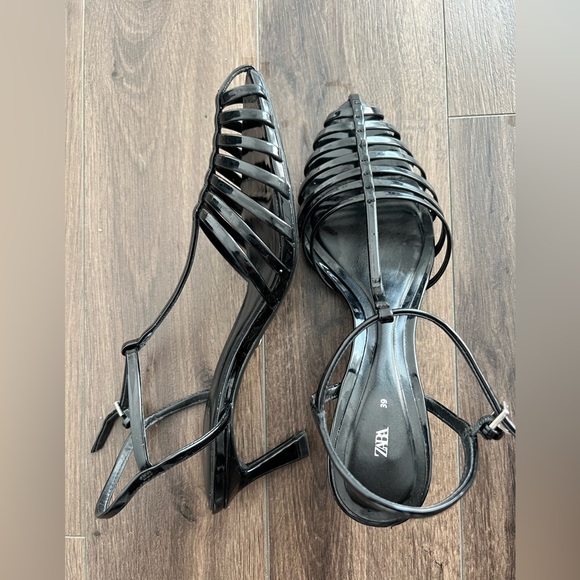 Zara sandals , wore like new - Picture 1 of 4